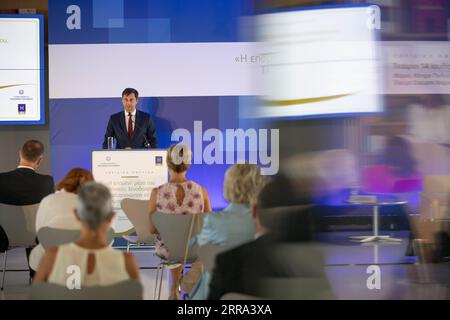 210714 -- ATENE, 14 luglio 2021 -- il ministro greco del turismo Harry Theoharis partecipa a un evento dedicato al futuro degli hotel ad Atene, in Grecia, il 14 luglio 2021. La recente ondata di infezioni da COVID-19 in Grecia non è legata alla riapertura del paese ai visitatori internazionali a metà maggio, Harry Theoharis ha detto qui mercoledì. Foto di /Xinhua GRECIA-ATENE-COVID-19-TOURISM LefterisxPartsalis PUBLICATIONxNOTxINxCHN Foto Stock