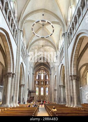 Navata interna della Cattedrale di St Pierre (Cathédrale Saint-Pierre Genève), Vieille-Ville, Ginevra (Genève) Cantone di Ginevra, Svizzera Foto Stock