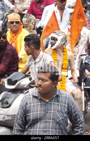 Rajkot, India. 7 settembre 2023. Un uomo si è Unito al ratha Yatra vestendosi da Hanuman ji vicino al bazar di sadar a harihar chowk rajkot. Crediti: Nasirkhan Davi/Alamy Live News Foto Stock