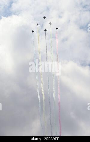 210723 -- TOKYO, 23 luglio 2021 -- velivoli della Blue Impulse della Japan Air Self-Defense Force partecipano ad un airshow in vista della cerimonia di apertura dei Giochi Olimpici di Tokyo 2020 a Tokyo, in Giappone, il 23 luglio 2021. TOKYO202020JAPAN-TOKYO-OLY-AIRSHOW-BLUE IMPULSE DUXXIAOYI PUBLICATIONXNOTXINXCHN Foto Stock