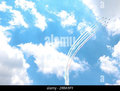 210723 -- TOKYO, 23 luglio 2021 -- velivoli della Blue Impulse della Japan Air Self-Defense Force partecipano ad un airshow in vista della cerimonia di apertura dei Giochi Olimpici di Tokyo 2020 a Tokyo, in Giappone, il 23 luglio 2021. TOKYO202020JAPAN-TOKYO-OLY-AIRSHOW-BLUE IMPULSE WANGXJINGQIANG PUBLICATIONXNOTXINXCHN Foto Stock