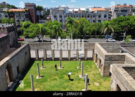 210725 -- QUANZHOU, 25 luglio 2021 -- foto aerea scattata il 24 luglio 2021 mostra la moschea di Qingjing a Quanzhou, nella provincia del Fujian della Cina sud-orientale. China S Quanzhou: Emporium of the World a Song-Yuan Cina è stato aggiunto alla lista dei patrimoni dell'umanità dell'UNESCO come sito culturale domenica, portando il numero totale dei siti patrimonio dell'umanità dell'UNESCO a 56. Quanzhou, una città costiera nella provincia cinese del Fujian, era un centro di commercio marittimo globale nelle dinastie Song e Yuan. CINA-FUJIAN-QUANZHOU-SITO PATRIMONIO MONDIALE DELL'UNESCO CN WEIXPEIQUAN PUBLICATIONXNOTXINXCHN Foto Stock