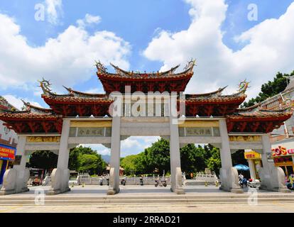 210725 -- QUANZHOU, 25 luglio 2021 -- foto scattata il 6 luglio 2021 mostra il Tempio di Confucio a Quanzhou, nella provincia del Fujian della Cina sud-orientale. China S Quanzhou: Emporium of the World a Song-Yuan Cina è stato aggiunto alla lista dei patrimoni dell'umanità dell'UNESCO come sito culturale domenica, portando il numero totale dei siti patrimonio dell'umanità dell'UNESCO a 56. Quanzhou, una città costiera nella provincia cinese del Fujian, era un centro di commercio marittimo globale nelle dinastie Song e Yuan. CINA-FUJIAN-QUANZHOU-SITO PATRIMONIO MONDIALE DELL'UNESCO CN WEIXPEIQUAN PUBLICATIONXNOTXINXCHN Foto Stock