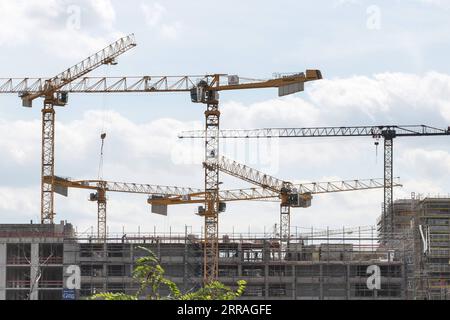 210730 -- BERLINO, 30 luglio 2021 -- Un cantiere è stato visto a Berlino, capitale della Germania, il 30 luglio 2021. Il PIL lordo della Germania è aumentato del 1,5% nel secondo trimestre di quest'anno rispetto al trimestre precedente, ha dichiarato venerdì l'Ufficio federale di statistica Destatis. Foto di /Xinhua GERMANY-BERLIN-GDP-2ND QUARTER-RISE StefanxZeitz PUBLICATIONxNOTxINxCHN Foto Stock