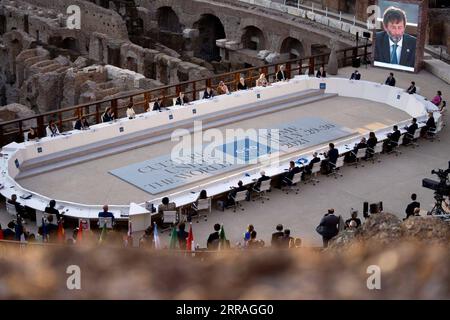 210730 -- ROMA, 30 luglio 2021 -- i partecipanti partecipano alla riunione ministeriale del gruppo dei 20 G20 al Colosseo di Roma, Italia, il 29 luglio 2021. Venerdì i ministri del gruppo dei 20 paesi hanno concluso due giorni di colloqui sul ruolo della cultura nel mondo, affermando che investire nelle iniziative culturali può essere un motore di crescita economica sostenibile e che dovrebbero far parte dei futuri negoziati del G20. /Handout via Xinhua ITALIA-ROMA-G20-RIUNIONE DEI MINISTRI G20xItalia PUBLICATIONxNOTxINxCHN Foto Stock