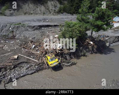 News Themen der Woche KW33 News Bilder des Tages Türkei, Hochwasserschäden in Abana 210817 -- KASTAMONU, 17 agosto 2021 -- foto aerea scattata il 16 agosto 2021 mostra l'area colpita dalle inondazioni nella città di Abana, provincia di Kastamonu, Turchia. Almeno 74 persone sono morte e altre 47 sono scomparse in gravi inondazioni e frane nella regione turca del Mar Nero, come ha detto lunedì l'agenzia per i disastri del paese. Le inondazioni causate da forti piogge hanno colpito la regione del Mar Nero nel nord del paese l'11 agosto, lasciando 62 morti nella provincia di Kastamonu. Undici persone morirono nella provincia di Sinop e una nel Bartin P. Foto Stock