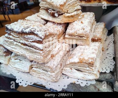 bollettini di pasta sfoglia con dulce de leche argentina Foto Stock