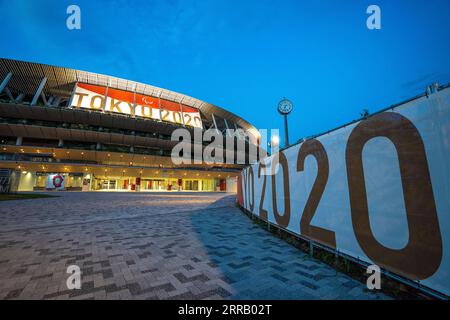 210823 -- TOKYO, 23 agosto 2021 -- foto scattata il 23 agosto 2021 mostra gli esterni dello Stadio Olimpico di Tokyo, Giappone. I Giochi Paralimpici di Tokyo apriranno il 24 agosto e chiuderanno il 5 settembre. TOKYO2020JAPAN-TOKYO-PARALIMPIADI - UN GIORNO PER ANDARE XIONGXQI PUBLICATIONXNOTXINXCHN Foto Stock