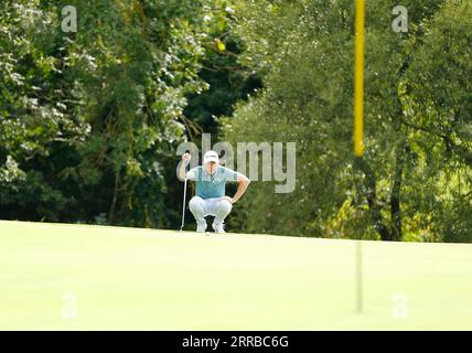 7 settembre 2023; The K Club, Straffan, County Kildare, Irlanda: Horizon Irish Open Golf Round 1; Tom Mckibbin dell'Irlanda del Nord schiera il suo putt sull'ottavo green Foto Stock