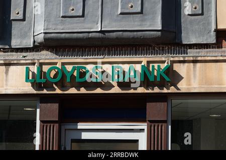 Maidenhead, Berkshire, Regno Unito. 7 settembre 2023. Una filiale della Lloyds Bank a Maidenhead, Berkshire. La filiale della Lloyds Bank a Windsor ha chiuso e anche la filiale di Slough Trading dovrebbe chiudere il mese prossimo. Credito: Maureen McLean/Alamy Live News Foto Stock