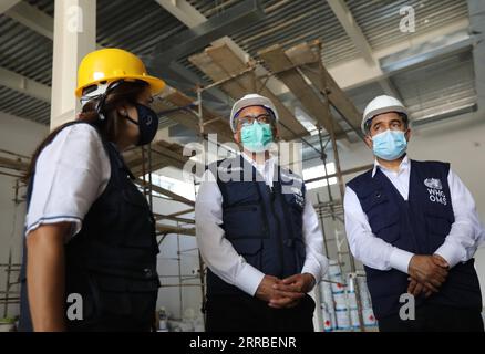 210917 -- BEIRUT, 17 settembre 2021 -- Direttore generale dell'Organizzazione Mondiale della Sanità L'OMS Tedros Adhanom Ghebreyesus C visita il nuovo magazzino di droga a Beirut, Libano, il 17 settembre 2021. Tedros Adhanom Ghebreyesus ha detto venerdì che l'OMS invierà un team di esperti per aiutare il Libano a identificare i problemi nel suo settore sanitario e a elaborare un piano strategico per le riforme. LIBANO-BEIRUT-OMS-ESPERTI-ASSISTENZA SANITARIA BILALXJAWICH PUBLICATIONXNOTXINXCHN Foto Stock