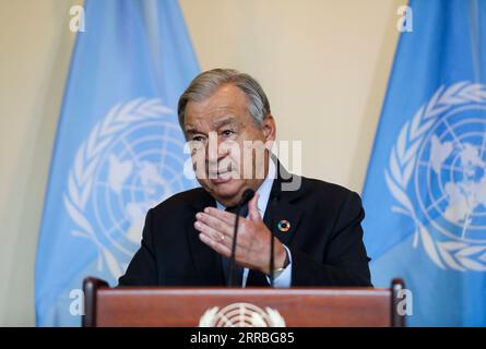 210920 -- NAZIONI UNITE, 20 settembre 2021 -- il Segretario generale delle Nazioni Unite Antonio Guterres parla ai giornalisti in seguito alla chiusura della informale Leaders Roundtable on Climate Action presso la sede delle Nazioni Unite a New York, il 20 settembre 2021. Guterres lunedì ha esortato i paesi ricchi a consegnare i 100 miliardi di dollari all'anno promessi per l'azione per il clima nei paesi in via di sviluppo. TAVOLA ROTONDA DEI LEADER INFORMALI UN-GUTERRES SULL'AZIONE PER IL CLIMA WANGXYING PUBLICATIONXNOTXINXCHN Foto Stock