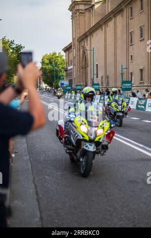 La dodicesima tappa della Vuelta a España, una delle principali gare ciclistiche del calendario internazionale, raggiunge Saragozza, Aragona, Spagna, il 7 settembre Foto Stock