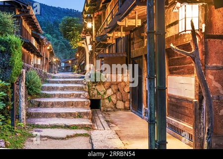 Tsumago, tradizionale città post-storica giapponese lungo il Nakasendo. Foto Stock