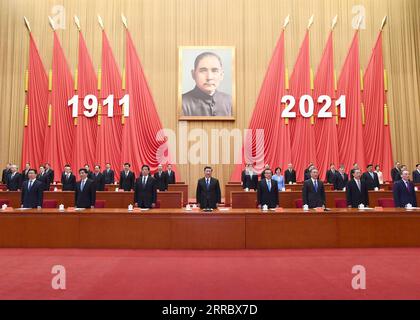211009 -- PECHINO, 9 ottobre 2021 -- Xi Jinping, li Keqiang, li Zhanshu, Wang Yang, Wang Huning, Zhao Leji, Han Zheng e Wang Qishan partecipano a un incontro commemorativo che segna il 110° anniversario della Rivoluzione del 1911 presso la grande sala del popolo a Pechino, capitale della Cina, 9 ottobre 2021. CHINA-BEIJING-XI JINPING-110TH ANNIVERSARY-REVOLUTION OF 1911 CN XIEXHUANCHI PUBLICATIONXNOTXINXCHN Foto Stock