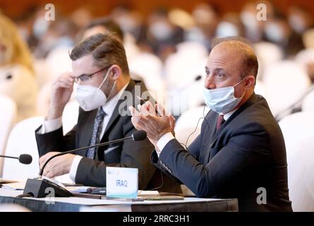 211016 -- PECHINO, 16 ottobre 2021 -- i rappresentanti partecipano alla sessione plenaria della seconda Conferenza mondiale sui trasporti sostenibili delle Nazioni Unite a Pechino, capitale della Cina, 15 ottobre 2021. La conferenza di tre giorni, da giovedì a sabato, sottolinea l'importanza del trasporto sostenibile per la realizzazione dell'Agenda 2030 per lo sviluppo sostenibile. Rappresentanti di 171 paesi si sono riuniti online e di persona per l'evento. CINA-PECHINO-2A CONFERENZA MONDIALE DELLE NAZIONI UNITE SUI TRASPORTI SOSTENIBILI-SESSIONE PLENARIA CN CHENXJIANLI PUBLICATIONXNOTXINXCHN Foto Stock