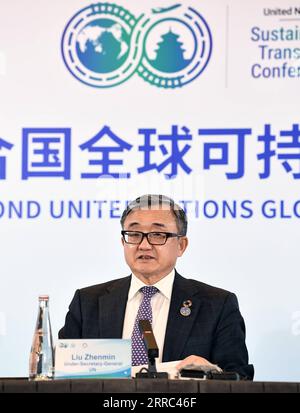 211016 -- PECHINO, 16 ottobre 2021 -- Liu Zhenmin, Sottosegretario generale del Dipartimento delle Nazioni Unite per gli affari economici e sociali, parla durante una conferenza stampa sulla chiusura della seconda Conferenza mondiale dei trasporti sostenibili delle Nazioni Unite a Pechino, capitale della Cina, 16 ottobre 2021. CINA-PECHINO-2A CONFERENZA MONDIALE DELLE NAZIONI UNITE SUI TRASPORTI SOSTENIBILI-CONFERENZA DI CHIUSURA-STAMPA CN LIXHE PUBLICATIONXNOTXINXCHN Foto Stock