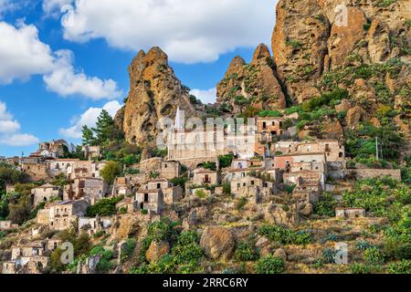 Pentedattilo, Italia abbandonato villaggio in Calabria. Foto Stock