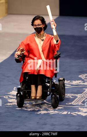 211022 -- OVIEDO SPAGNA, 22 ottobre 2021 -- nuotatrice paralimpica spagnola Teresa Perales, vincitrice del premio sportivo Princess of Asturias Awards 2021, è stata vista durante la cerimonia di presentazione a Oviedo, in Spagna, il 22 ottobre 2021. Il 2021 Princess of Asturias Awards sono stati presentati in Spagna venerdì. Foto di /Xinhua SPAIN-OVIEDO-PRINCESS OF ASTURIAS AWARDS JuanxCarlosxRojas PUBLICATIONxNOTxINxCHN Foto Stock