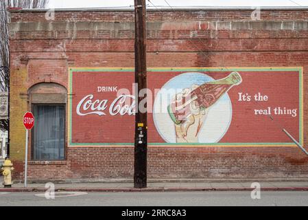 Pubblicità incontaminata per Coca Cola, Yreka, California Foto Stock