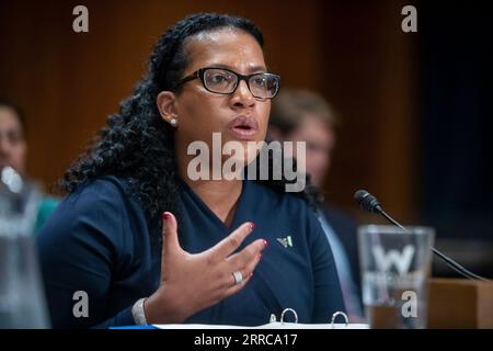 Washington, Vereinigte Staaten. 7 settembre 2023. Kishia L. Powell, General Manager & CEO, Washington Suburban Sanitary Commission (WSSC Water), si presenta dinanzi a un'audizione della commissione del Senato per l'ambiente e i lavori pubblici per esaminare l'attuazione dell'IIJA, concentrandosi sulle prospettive della legge sull'infrastruttura per l'acqua potabile e le acque reflue, nel Dirksen Senate Office Building a Washington, DC, giovedì, 7 settembre 2023. Credito: Rod Lamkey/CNP/dpa/Alamy Live News Foto Stock