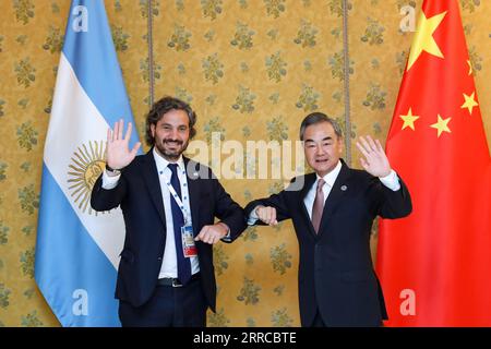 211031 -- ROMA, 31 ottobre 2021 -- Consigliere di Stato cinese e Ministro degli Esteri Wang Yi R incontra il Ministro degli Esteri argentino Santiago Cafiero a Roma, Italia, 30 ottobre 2021. ITALIA-ROMA-WANG YI-ARGENTINE FM-MEETING ZHANGXCHENG PUBLICATIONXNOTXINXCHN Foto Stock