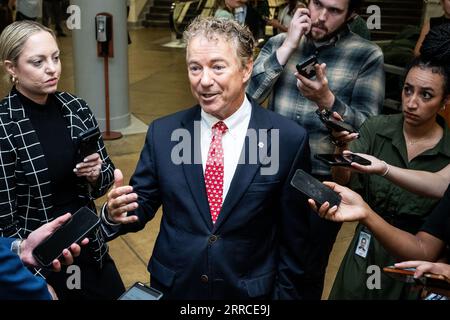 Washington, Stati Uniti. 7 settembre 2023. Il senatore degli Stati Uniti Rand Paul (R-KY) parla con i giornalisti vicino alla metropolitana del Senato nel Campidoglio degli Stati Uniti. (Foto di Michael Brochstein/Sipa USA) credito: SIPA USA/Alamy Live News Foto Stock