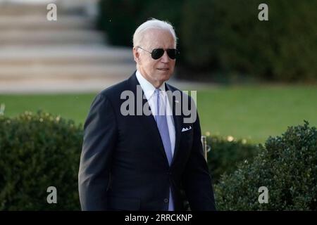 211109 -- WASHINGTON, D.C., 9 novembre 2021 -- il presidente degli Stati Uniti Joe Biden è visto alla Casa Bianca di Washington D.C., negli Stati Uniti, l'8 novembre 2021. Una corte d'appello federale degli Stati Uniti nel fine settimana ha temporaneamente bloccato il mandato vaccinale della Casa Bianca per le imprese con 100 o più dipendenti, sollevando preoccupazioni circa la possibilità di ulteriori sfide. GO WITH World Insights: Le sfide legali oscurano l'attuazione del mandato vaccinale di Washington foto di /Xinhua U.S.-WASHINGTON-COVID-19-VACCINE MANDATE TingxShen PUBLICATIONxNOTxINxCHN Foto Stock