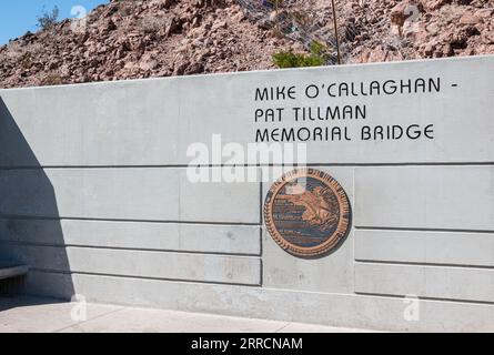 Ingresso al Mike o'Callaghan - Pat Tillman Memorial Bridge presso la diga di Hoover, Nevada, USA Foto Stock