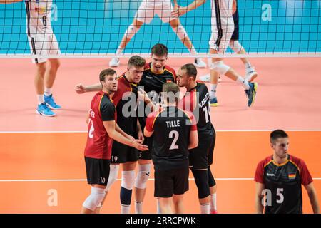 Ancona, Italia. 6 settembre 2023. I giocatori tedeschi festeggiano durante il giorno 8 della finale del CEV Eurovolley 2023 tra Germania e Italia. La nazionale italiana batte la Germania con un punteggio di 2-3 (foto di Davide di Lalla/SOPA Images/Sipa USA) credito: SIPA USA/Alamy Live News Foto Stock