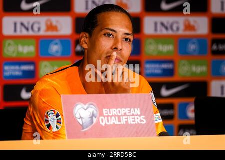 Eindhoven, Paesi Bassi. 7 settembre 2023. EINDHOVEN, PAESI BASSI - 7 SETTEMBRE: Virgil van Dijk dei Paesi Bassi partecipa a una conferenza stampa dopo la partita delle qualificazioni europee UEFA EURO 2024 tra Paesi Bassi e Grecia al Philips Stadion il 7 settembre 2023 a Eindhoven, Paesi Bassi (foto di Rene Nijhuis/Orange Pictures) credito: Orange Pics BV/Alamy Live News Foto Stock