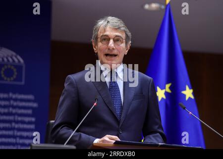 220111 -- BRUXELLES, 11 gennaio 2022 -- foto del file datata 8 marzo 2021 mostra il Presidente del Parlamento europeo David Sassoli che tiene un discorso in un evento che segna la giornata internazionale della donna, a Bruxelles, in Belgio. Il Presidente del Parlamento europeo David Sassoli è morto all'età di 65 anni in un ospedale in Italia all'inizio di martedì, ha detto il suo portavoce. Unione europea/Handout via Xinhua BELGIO-BRUXELLES-UE-PARLAMENTO-PRESIDENTE-DAVID SASSOLI-DEVIOUS ZhangxCheng PUBLICATIONxNOTxINxCHN Foto Stock