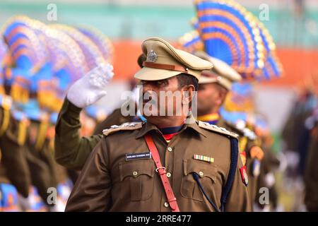 220126 -- NAGAON, 26 gennaio 2022 -- le truppe paramilitari indiane prendono parte a una parata durante le celebrazioni del giorno della Repubblica dell'India nel distretto di Nagaon, nello stato nordorientale dell'Assam, il 26 gennaio 2022. Str/Xinhua INDIA-ASSAM-REPUBBLICA-CELEBRAZIONE DELLA GIORNATA JavedxDar PUBLICATIONxNOTxINxCHN Foto Stock