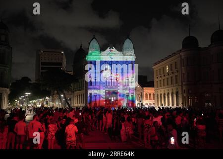 220131 -- RECIFE, 31 gennaio 2022 -- foto scattata il 30 gennaio 2022 mostra la scena di uno spettacolo di luci che celebra il nuovo anno lunare cinese e le Olimpiadi invernali di Pechino 2022 a Recife, Brasile. PECHINO 2022BRAZIL-RECIFE-LIGHT SHOW WangxTiancong PUBLICATIONxNOTxINxCHN Foto Stock