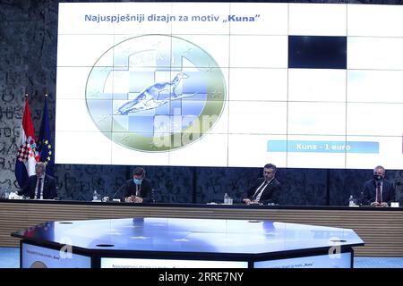 220205 -- ZAGABRIA, 5 febbraio 2022 -- il Consiglio nazionale croato per l'introduzione dell'euro rivela il disegno ufficialmente approvato dell'euro croato e delle monete da cent da utilizzare all'inizio del prossimo anno, in Croazia, il 4 febbraio 2022. La Croazia ha aderito all'Unione europea nel 2013 e dovrebbe sostituire la moneta nazionale Kuna con l'euro il 1° gennaio 2023. /PIXSELL via Xinhua CROAZIA-ZAGABRIA-DESIGN APPROVATO-EURO COINS SlavkoxMidzor PUBLICATIONxNOTxINxCHN Foto Stock