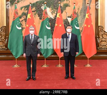 220205 -- PECHINO, 5 febbraio 2022 -- il presidente cinese Xi Jinping incontra il presidente turkmeno Gurbanguly Berdymukhamedov nella grande sala del popolo di Pechino, capitale della Cina, 5 febbraio 2022. CHINA-BEIJING-XI JINPING-TURKMEN PRESIDENTE-MEETING CN SHENXHONG PUBLICATIONXNOTXINXCHN Foto Stock