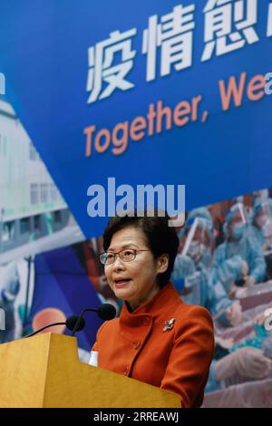 220215 -- HONG KONG, 15 febbraio 2022 -- Carrie Lam, amministratore delegato della regione amministrativa speciale di Hong Kong, parla a una conferenza stampa a Hong Kong, nel sud della Cina, 15 febbraio 2022. DA SEGUIRE: HKSAR gov t a rispondere all’epidemia di COVID-19 con risolutezza ferma: Carrie Lam CHINA-HONG KONG-COVID-19-CONFERENZA STAMPA CN LuixSiuxWai PUBLICATIONxNOTxINxCHN Foto Stock