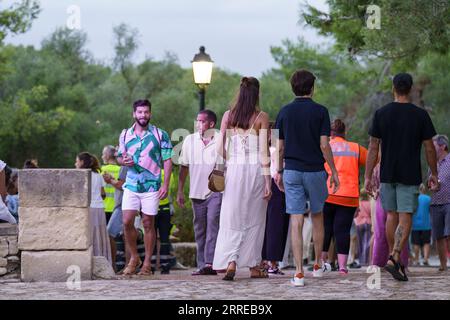 Atmosfera da concerto e food truck, festival la Luna en Vers, Sant Joan, Maiorca, Isole Baleari, Spagna. Foto Stock