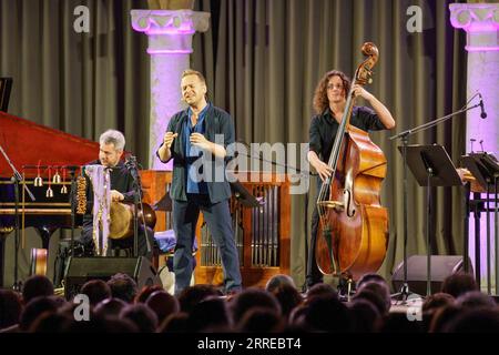 Christina Pluhar con Arpeggiata e Maria del Mar Bonet, Pollensa festival, Maiorca, Isole Baleari, Spagna. Foto Stock