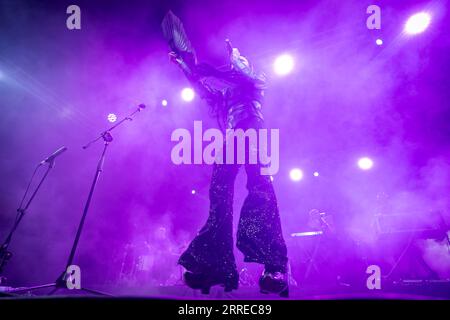 Concerto di Rodrigo Cuevas, la Romería, festival la Luna en Vers, Sant Joan, Maiorca, Isole Baleari, Spagna. Foto Stock