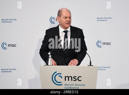 220219 -- MONACO DI BAVIERA, 19 febbraio 2022 -- il cancelliere tedesco Olaf Scholz parla durante la 58a Conferenza sulla sicurezza di Monaco a Monaco, Germania, il 19 febbraio 2022. Scholz ha detto sabato che i canali diplomatici sono ancora i mezzi per risolvere il problema ucraino, ma ha avvertito di non essere ingenui. CONFERENZA SULLA SICUREZZA GERMANIA-MONACO-MONACO-SCHOLZ-UCRAINA CRISI LUXYANG PUBLICATIONXNOTXINXCHN Foto Stock