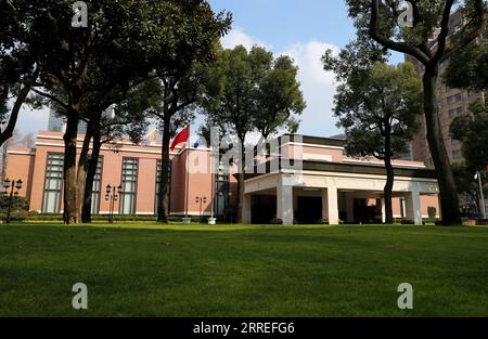 220226 -- SHANGHAI, 26 febbraio 2022 -- la foto scattata il 23 febbraio 2022 mostra la sala del Jin Jiang Hotel nella Shanghai orientale della Cina. Xinhua titoli: Cinque decenni dopo, il comunicato di Shanghai risuona ancora tra i cinesi, gli americani FangxZhe PUBLICATIONxNOTxINxCHN Foto Stock