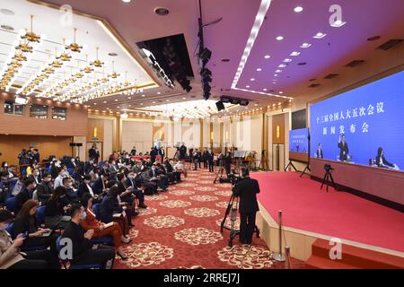 220304 -- PECHINO, 4 marzo 2022 -- i giornalisti partecipano a una conferenza stampa della quinta sessione del 13° Congresso Nazionale del popolo NPC tramite link video a Pechino, capitale della Cina, 4 marzo 2022. La conferenza stampa si è svolta tramite collegamento video a causa dei requisiti di prevenzione e controllo della COVID-19. DUE SESSIONSCHINA-BEIJING-NPC-CONFERENZA STAMPA CN CHENXZHONGHAO PUBLICATIONXNOTXINXCHN Foto Stock