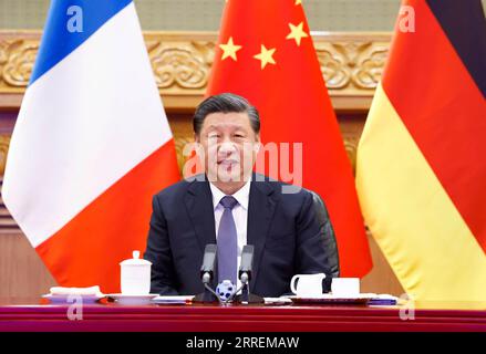 News Bilder des Tages China, Pechino, Xi Jinping während einer Videokonferenz mit Macron und Scholz 220308 -- PECHINO, 8 marzo 2022 -- il presidente cinese Xi Jinping partecipa a un video summit con il presidente francese Emmanuel Macron e il cancelliere tedesco Olaf Scholz a Pechino, capitale della Cina, 8 marzo 2022. CHINA-BEIJING-XI JINPING-FRANCIA-GERMANIA-VIDEO SUMMIT CN HUANGXJINGWEN PUBLICATIONXNOTXINXCHN Foto Stock