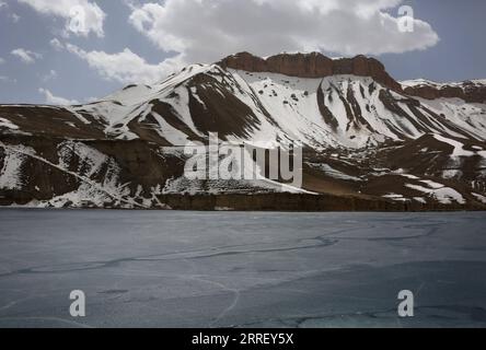 220319 -- BAMIYAN, 19 marzo 2022 -- foto scattata il 18 marzo 2022 mostra una vista al lago Band-e-Amir nella provincia di Bamiyan, Afghanistan. Foto di /Xinhua AFGHANISTAN-BAND-e-AMIR-SCENERY SaifurahmanxSafi PUBLICATIONxNOTxINxCHN Foto Stock