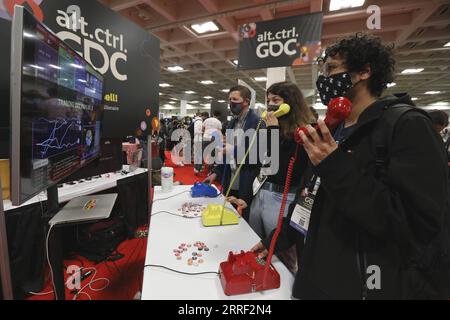 220325 -- SAN FRANCISCO, 25 marzo 2022 -- la gente partecipa alla Game Developers Conference al Moscone Center di San Francisco, California, Stati Uniti, 24 marzo 2022. Foto di /Xinhua U.S.-SAN FRANCISCO-GAME DEVELOPERS CONFERENCE LiuxYilin PUBLICATIONxNOTxINxCHN Foto Stock