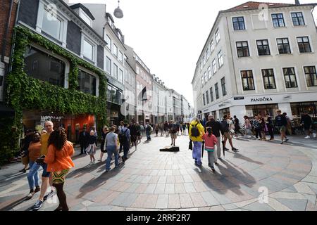 Strøget strada pedonale a Copenaghen, Danimarca. Foto Stock