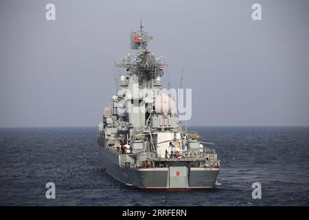 220415 -- MOSCA, 15 aprile 2022 -- la foto del file scattata il 17 dicembre 2015 mostra l'incrociatore missilistico Moskva vicino al porto di Tartus in Siria. Il 14 aprile 2022 la Russia disse che la nave ammiraglia della sua flotta del Mar Nero, l'incrociatore missilistico Moskva, affondò in mari tempestosi quando fu rimorchiata in un porto dopo essere stata danneggiata in un'esplosione. RUSSIA-MOSCA-CRUISER MOSKVA-SINKING ZhangxJiye PUBLICATIONxNOTxINxCHN Foto Stock