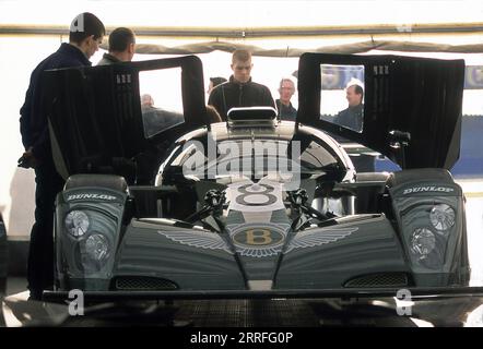 Bentley Speed Eight le Mans prototipo testato a Silverstone nel gennaio 2001 Foto Stock