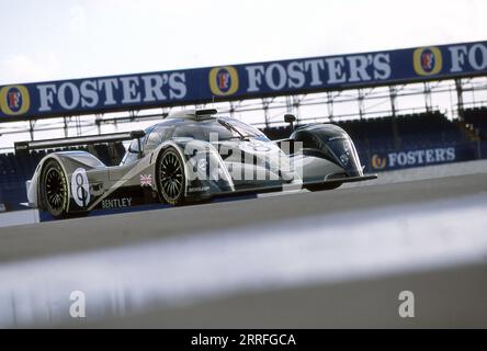 Bentley Speed Eight le Mans prototipo testato a Silverstone nel gennaio 2001 Foto Stock